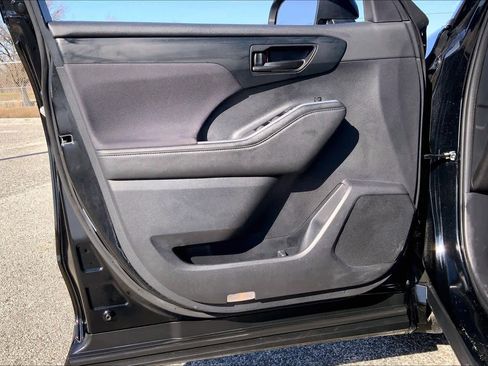 Certified 2024 Toyota Highlander LE image 21