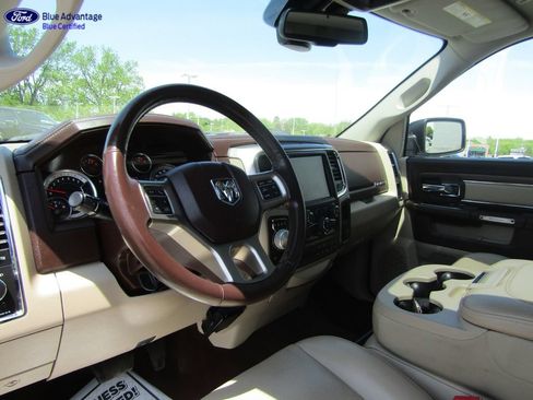 Used 2017 RAM 1500 Laramie w/ Convenience Group AWD/4WD image 17