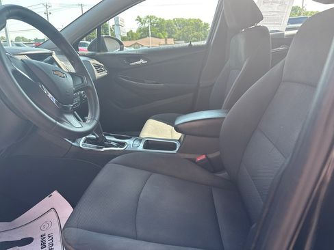 Used 2019 Chevrolet Cruze LS FWD image 2