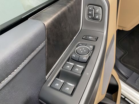Used 2026 Ford F350 Lariat RWD image 16