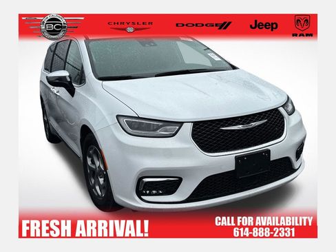 Used 2023 Chrysler Pacifica Limited FWD image 1