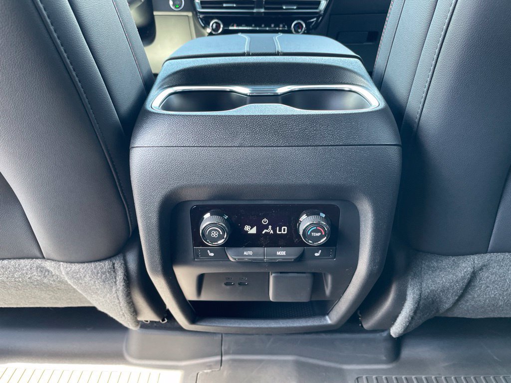 New 2026 Chevrolet Traverse RS w/ LPO, Floor Liner Package FWD image 32