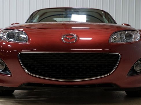Used 2009 MAZDA MX-5 Miata Grand Touring w/ Premium Pkg image 15