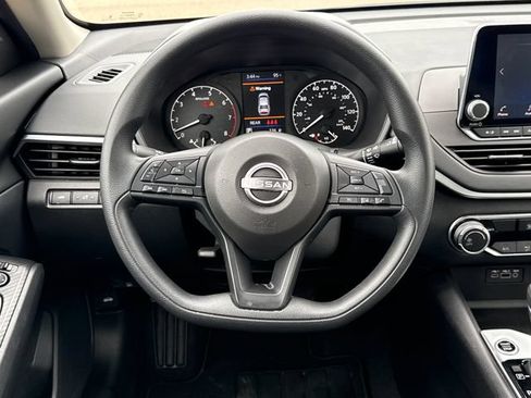Used 2025 Nissan Altima 2.5 S FWD image 14