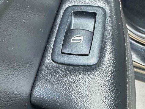 Used 2019 Jeep Grand Cherokee Laredo RWD image 40