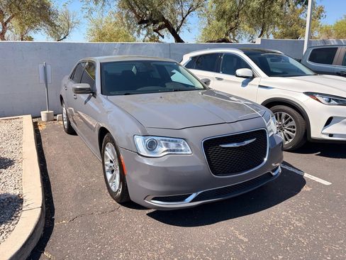 Used 2019 Chrysler 300 Touring L w/ Quick Order Package 22F RWD image 4
