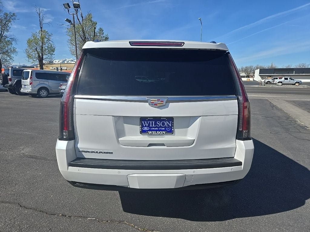 Used 2019 Cadillac Escalade Premium Luxury AWD/4WD image 6