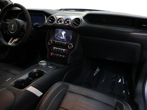 Used 2022 Ford Mustang Shelby GT500 w/ Technology Package RWD image 16