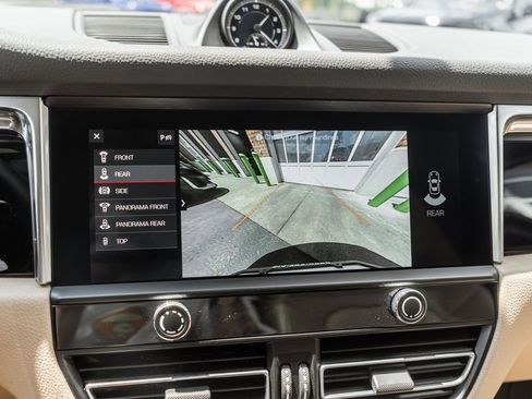 Used 2022 Porsche Macan image 10