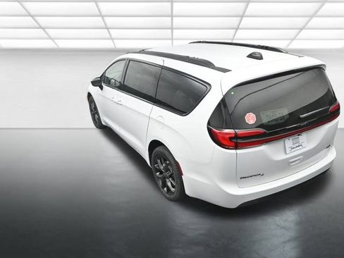 New 2026 Chrysler Pacifica Select w/ S Appearance Package image 14