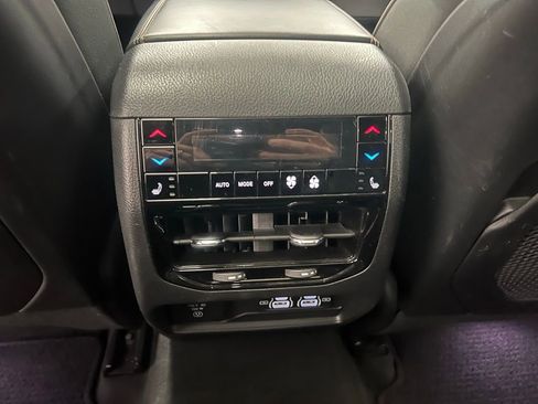 Used 2024 Jeep Grand Cherokee Summit AWD/4WD image 11