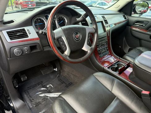 Used 2011 Cadillac Escalade Premium RWD image 9