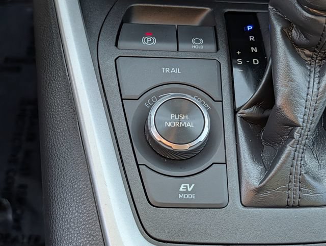 Used 2024 Toyota RAV4 LE AWD/4WD image 15