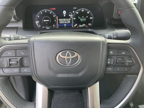 Certified 2025 Toyota Tacoma TRD Off-Road AWD/4WD image 19
