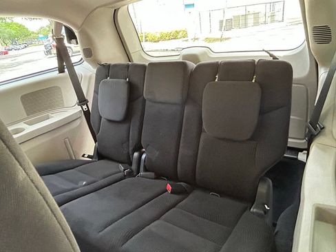 Used 2019 Dodge Grand Caravan SE FWD image 38