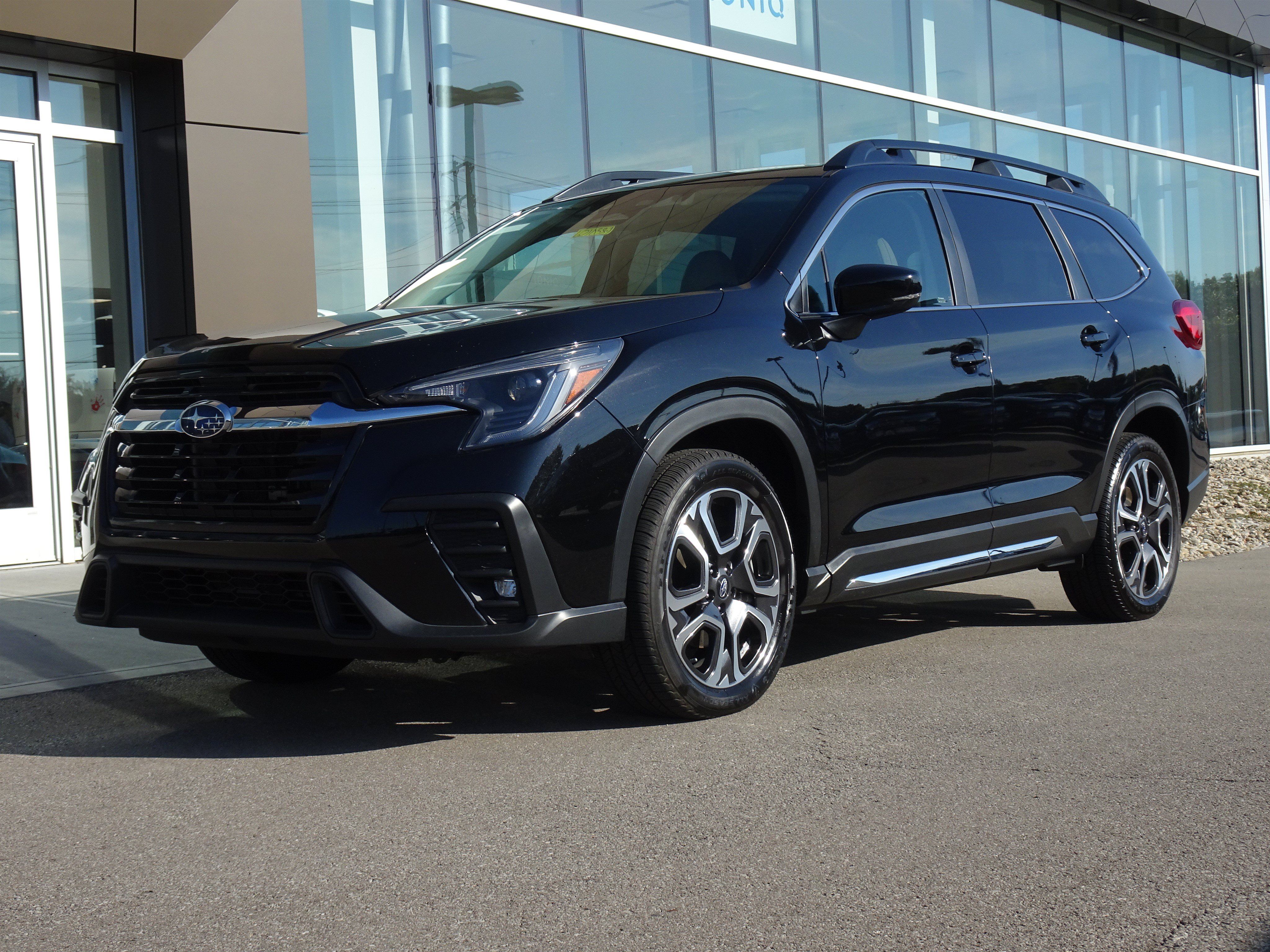 Used 2024 Subaru Ascent Limited AWD/4WD image 1