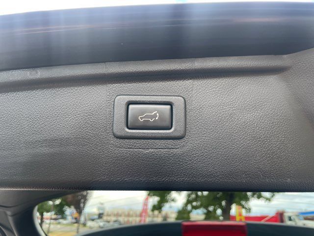 Used 2019 Subaru Outback 3.6R Touring AWD/4WD image 18