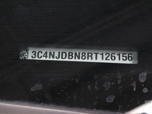 Used 2024 Jeep Compass Latitude image 34