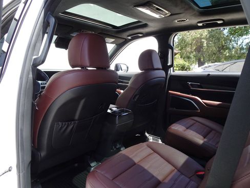 Used 2024 Kia Telluride SX Prestige AWD/4WD image 14