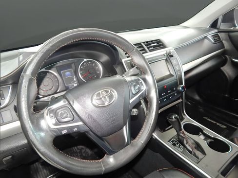 Used 2017 Toyota Camry SE image 25