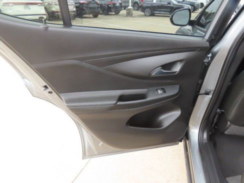 Used 2025 Buick Envista Sport Touring w/ Convenience I Package FWD image 19