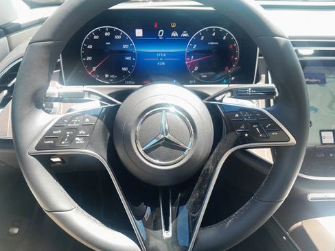 Used 2025 Mercedes-Benz E 450 4MATIC Sedan image 4