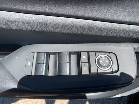 New 2026 Toyota Prius XLE FWD image 11