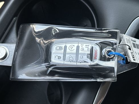 Used 2023 Chrysler Pacifica Touring-L FWD image 35