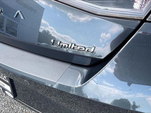 Used 2023 Hyundai Elantra Limited FWD image 8