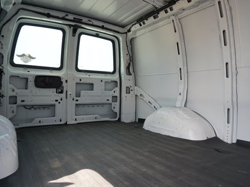 Used 2018 Chevrolet Express 2500 RWD image 14