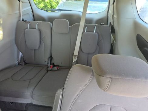 Used 2017 Chrysler Pacifica Touring FWD image 10