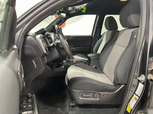 Used 2023 Toyota Tacoma TRD Off-Road w/ Advanced Technology Package AWD/4WD image 10