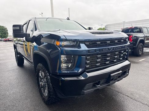 Used 2022 Chevrolet Silverado 2500 Custom w/ Custom Value Package AWD/4WD image 4