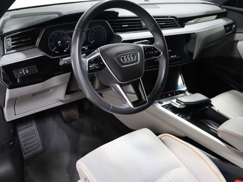 Used 2024 Audi Q8 e-tron Prestige w/ Prestige Package AWD/4WD image 4