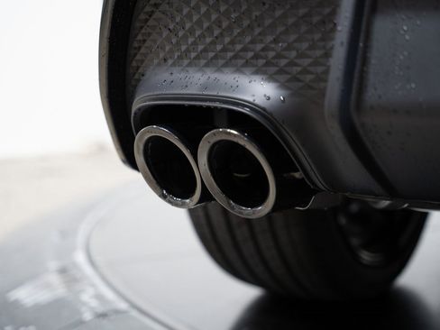 Used 2024 Porsche Macan image 9