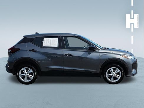 Used 2025 Nissan Kicks Play S image 2