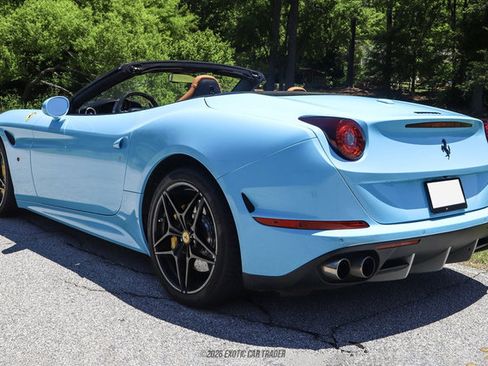 Used 2015 Ferrari California T RWD image 6