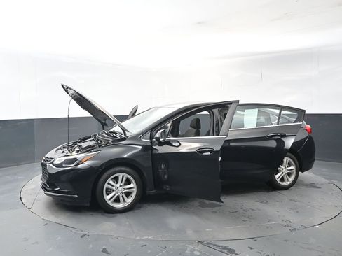 Used 2018 Chevrolet Cruze LT image 31