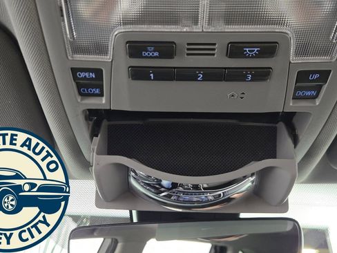 Used 2017 Toyota Highlander XLE image 24