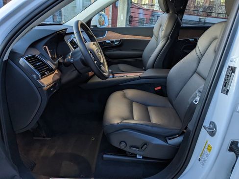 Certified 2025 Volvo XC90 B5 Plus image 11