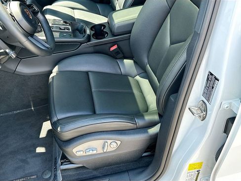 Certified 2026 Porsche Macan AWD/4WD image 22