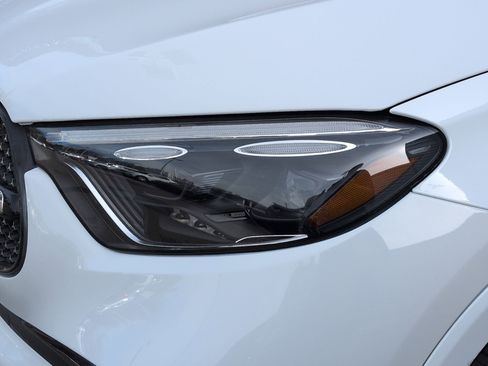 Used 2024 Mercedes-Benz GLC 300 4MATIC image 10