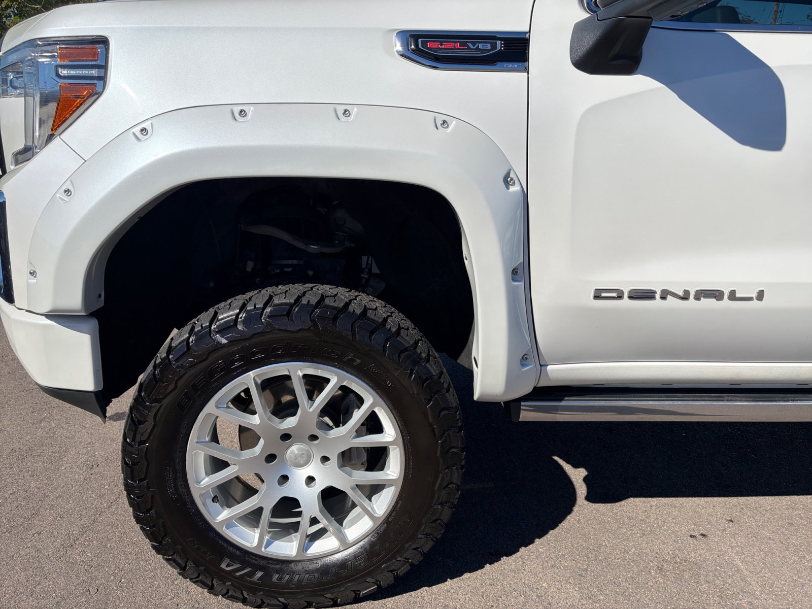 Used 2020 GMC Sierra 1500 Denali w/ Denali Ultimate Package AWD/4WD image 11