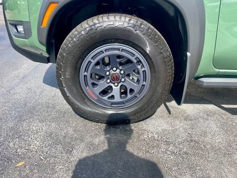 Used 2025 Nissan Frontier PRO-4X AWD/4WD image 8