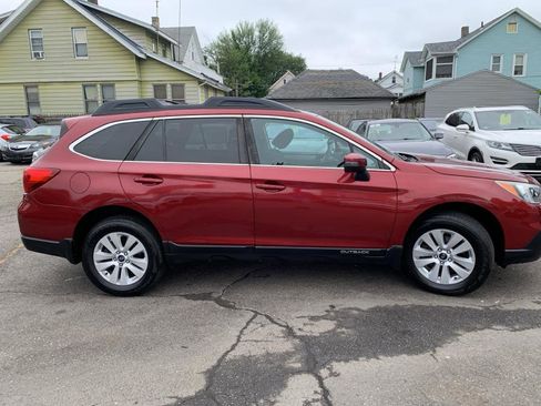 Used 2017 Subaru Outback 2.5i Premium image 4