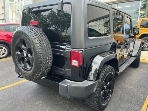 Used 2016 Jeep Wrangler Unlimited Sahara w/ Connectivity Group AWD/4WD image 4