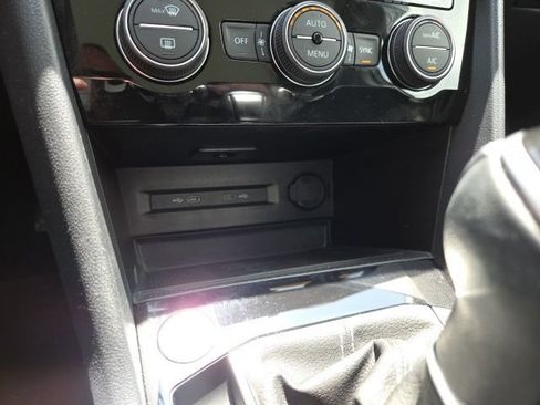 Certified 2024 Volkswagen Taos SE FWD image 19