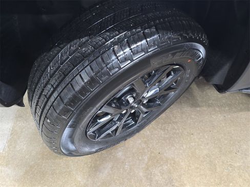 New 2025 Jeep Grand Cherokee L Altitude image 31