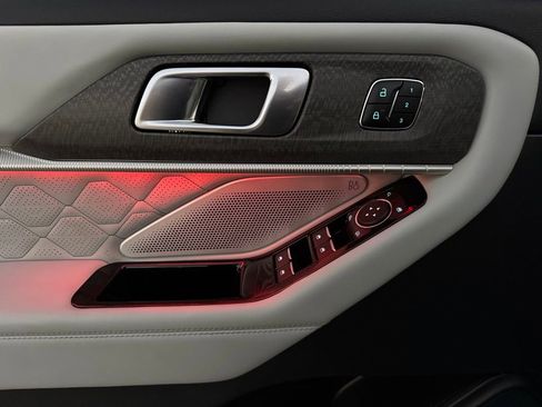 Used 2025 Ford Explorer Platinum w/ Ultimate Package image 39