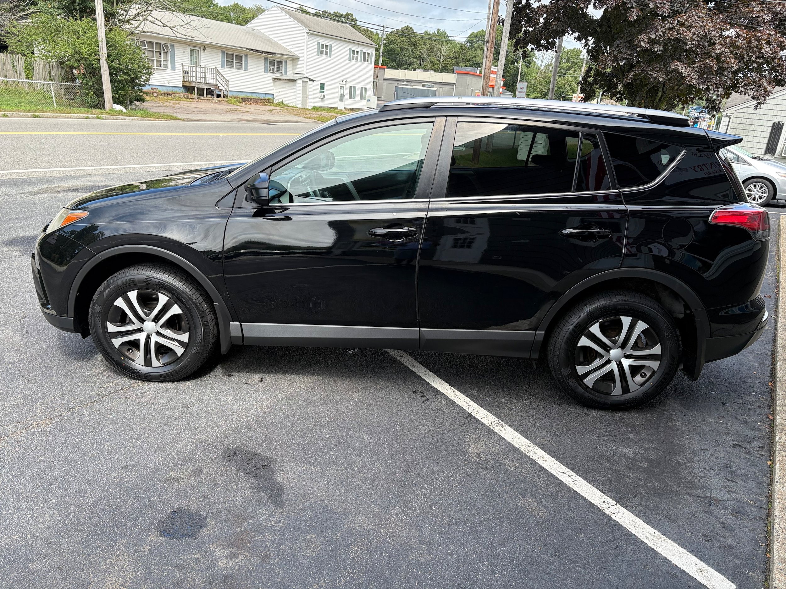 Used 2016 Toyota RAV4 LE AWD/4WD image 8